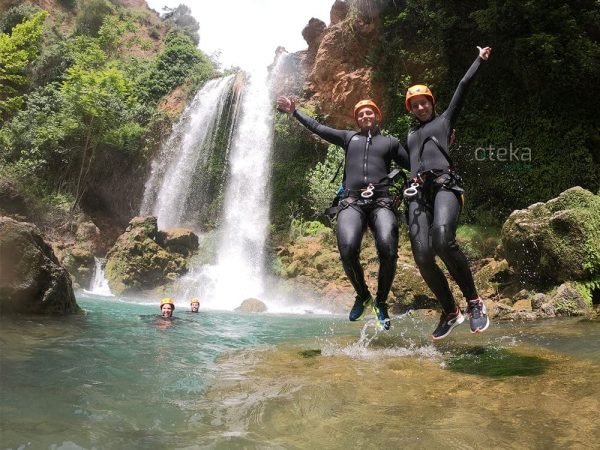 barranco acuatico en pareja