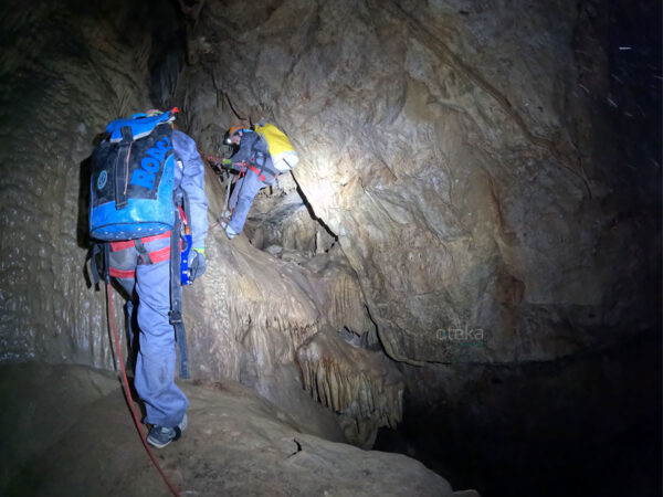 espeleologia valencia familia aventura